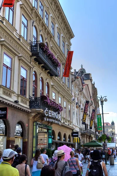 プラハの古い通り レトロなヴィンテージアンティーク — ストック写真