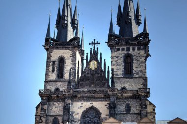 Prag, Çek Cumhuriyeti, Avrupa 'daki Eski Şehir Meydanı' ndaki belediye binasının kulesi.