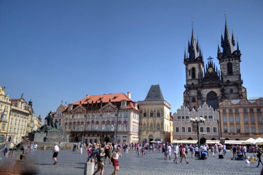 Prag, Çek Cumhuriyeti, Avrupa 'daki Eski Şehir Meydanı' ndaki belediye binasının kulesi.