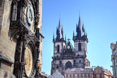 Prag, Çek Cumhuriyeti, Avrupa 'daki Eski Şehir Meydanı' ndaki belediye binasının kulesi.