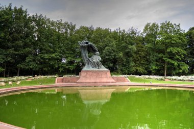 Frederic Chopin Anıtı. Varşova Lazienki Parkı, Polonya