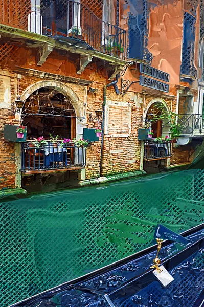 Venetian Gondolier Punting Gondola Green Canal Waters Venice Italy — Stock Photo, Image