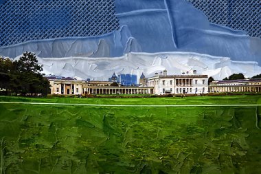 Greenwich Gözlemevi 'nden Queen' s House ve Greenwich Müzeleri ile Thames Nehri ve Londra 'nın rıhtım bölgesinin silueti arka planda..