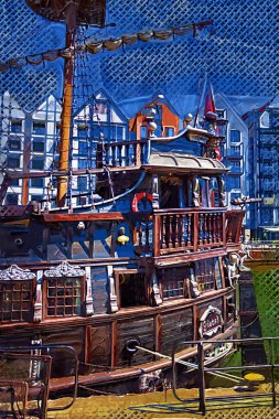 Gdansk tekneleri Motlawa 'ya ev sahipliği yapıyor. Eski model antika.