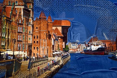 Güneş doğarken Motlawa nehrinin üzerinde güzel eski bir kasabayla Gdansk, Polonya