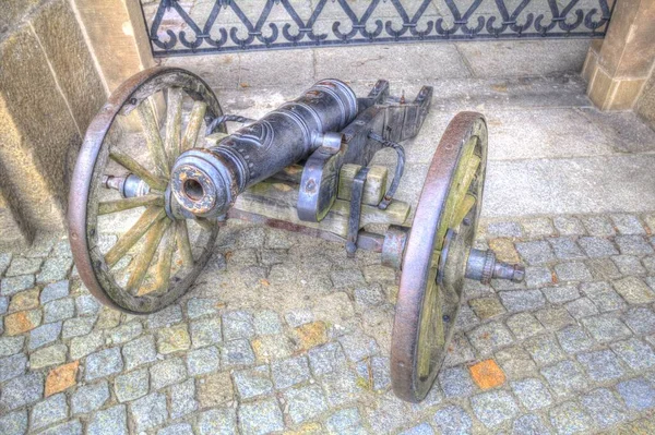 Antike Kanonen Auf Rädern Isoliert Auf Foto — Stockfoto