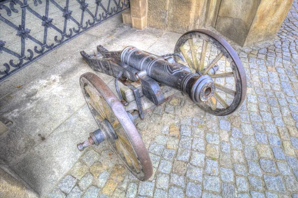 Cannone Antico Ruote Isolato Foto — Foto Stock