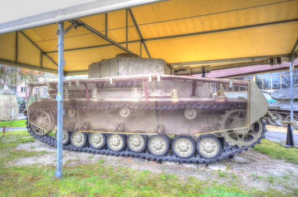 Vintage tank izole çizim sanat illüstrasyonu
