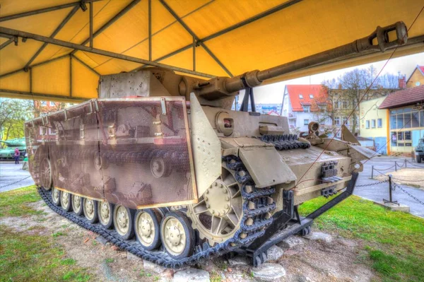 Vintage tank izole çizim sanat illüstrasyonu