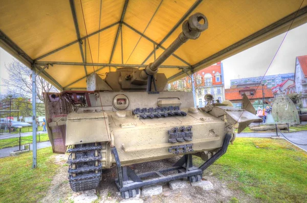 Vintage tank izole çizim sanat illüstrasyonu