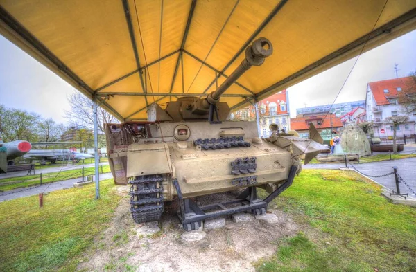 Vintage tank izole çizim sanat illüstrasyonu