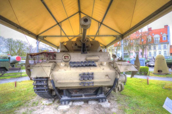 Vintage tank izole çizim sanat illüstrasyonu