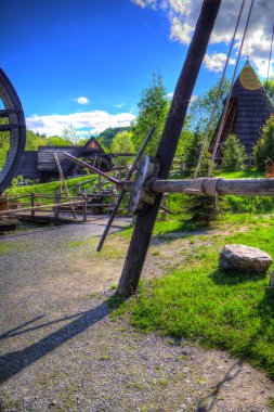 Bir inşaat sahasında ortaçağ vinci, eski çağlar, sanat illüstrasyonu antika eskiz