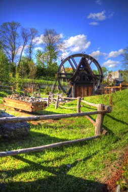 Ortaçağ maden yerleşiminde altın durulama yalakları, ortaçağ tarihi sanat illüstrasyonları antika eskizler