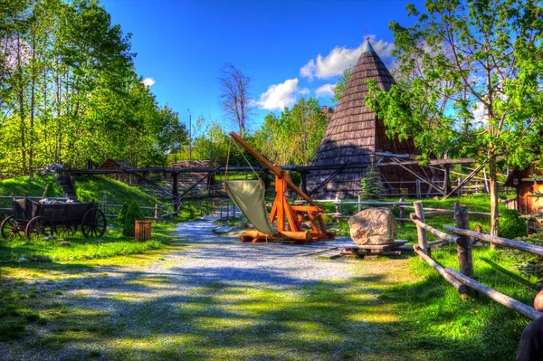 Ortaçağ maden yerleşiminde altın durulama yalakları, ortaçağ tarihi sanat illüstrasyonları antika eskizler