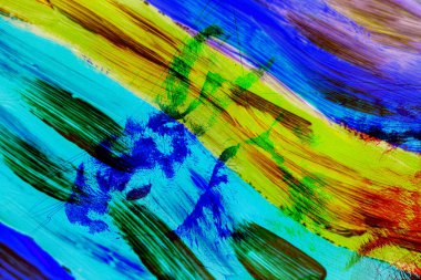 Yeşil çayırlarda oturan sevimli tavşan, Paskalya tavşanı avı