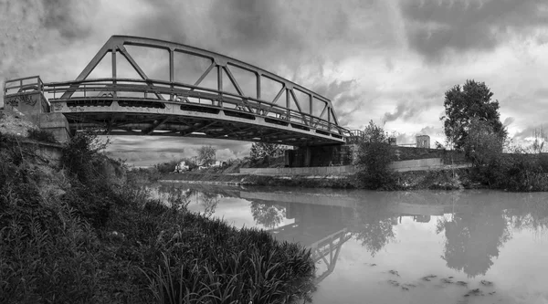 Domos-Brücke im Schwarz-Weiß-Panorama — Stockfoto