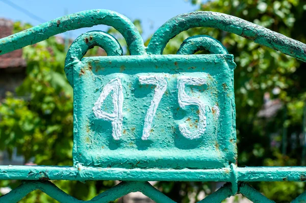 Placa Matrícula 475 Una Valla Metal Número Calle Número Dirección — Foto de Stock
