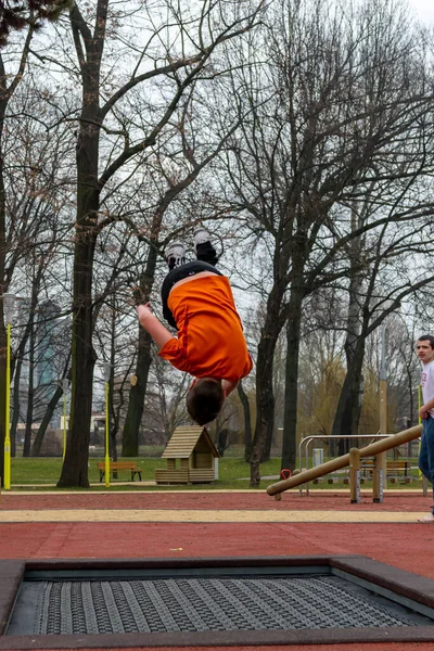 Τιμισοάρα Ρουμανία Φεβρουαρίου 2013 Παιδιά Που Πηδούν Τραμπολίνο Πάρκο Πραγματικοί — Φωτογραφία Αρχείου
