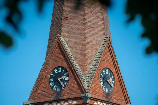 Närbild Ett Klocktorn Dumbravita Central Park — Stockfoto