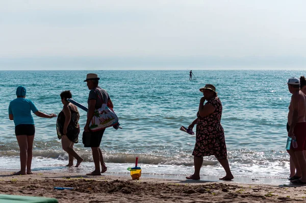 Mai Romania 2017 People Walking Beach 사람들 — 스톡 사진