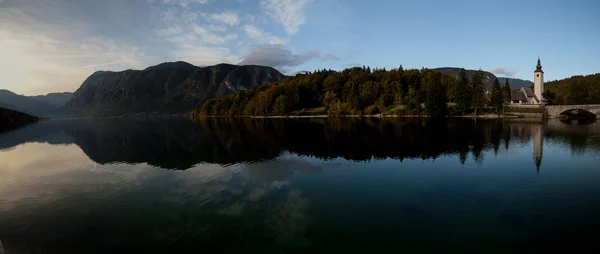 Sjön Bohinj och cirka — Stockfoto