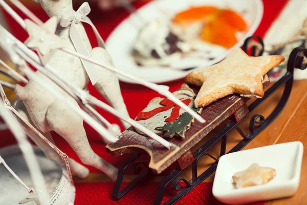 Concepto de galletas de Navidad. Set de snacks creativos de galletas con ar — Foto de Stock
