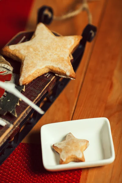 Concepto de galletas de Navidad. Set de snacks creativos de galletas con ar — Foto de Stock