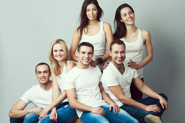 Feliz concepto juntos. Retrato de grupo de niños y niñas sanos i —  Fotos de Stock