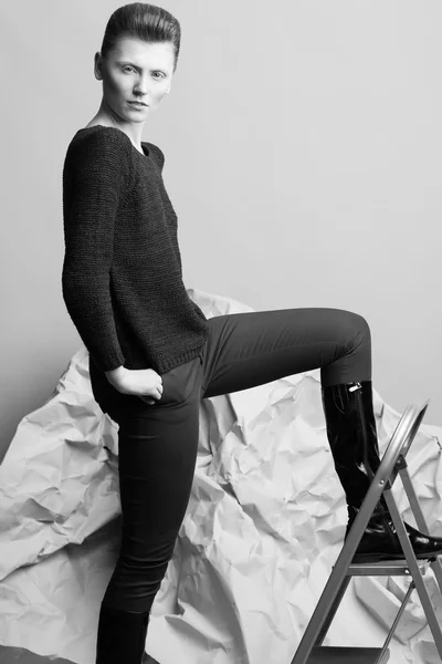 Art Fashion Konzept. Porträt eines androgynen Models mit kurzer Hose — Stockfoto