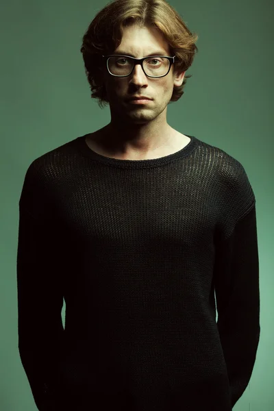 Concetto di occhiali. Ritratto di affascinante uomo maturo alla moda — Foto Stock