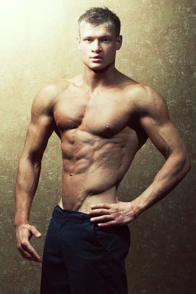 Bodybuilding and body sculpture concept. Beautiful (handsome) muscular man — Stock Photo, Image