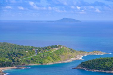 Yüksek deniz manzarası, Püket Tayland yazın dağın tepesinden deniz ve adanın güzel manzarası.