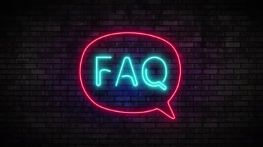 Neon SSS ve konuşma balonu tuğla duvarda. Gece kulübü yanıp sönen neon işareti. Hareket Animasyonu. 4K FullHD ve HD görüntülerinde kullanılabilir.