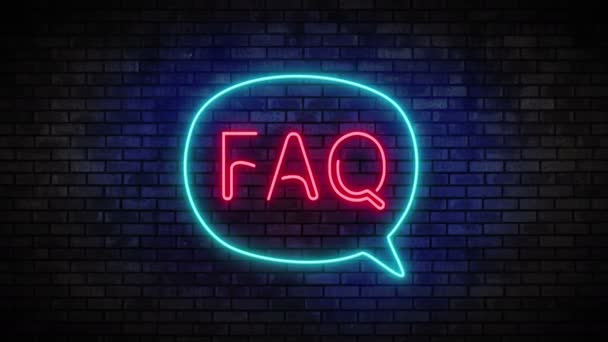 Neon FAQ en spraakbel op bakstenen muur — Stockvideo
