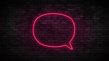 Tuğla duvarda neon konuşma balonu