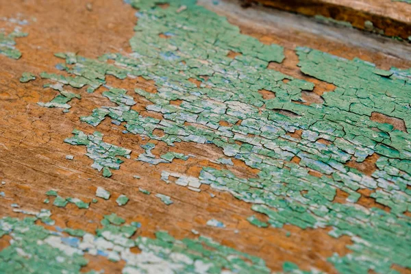 有裂缝的绿色旧木板 有选择的重点 — 图库照片