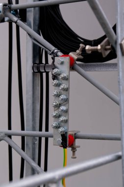 Mobil iletişim anteninin yapısına yakın çekim. Sanayi geçmişi.