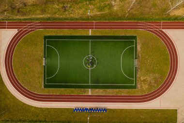 Futbol sahasının en üst görüntüsü. Hava görünümü.