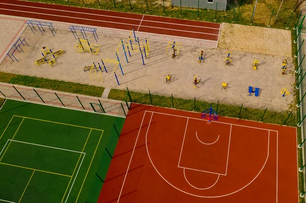 Flygfoto Den Offentliga Basket Och Volleybollplanen Och Idrottsplatsen För Barn — Stockfoto