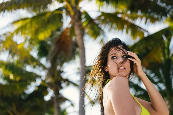 Seksi doğal kadın ıslak saç portre — Stok fotoğraf