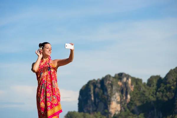 Woman on travel to thailand taking selfie photo — Stock Photo, Image