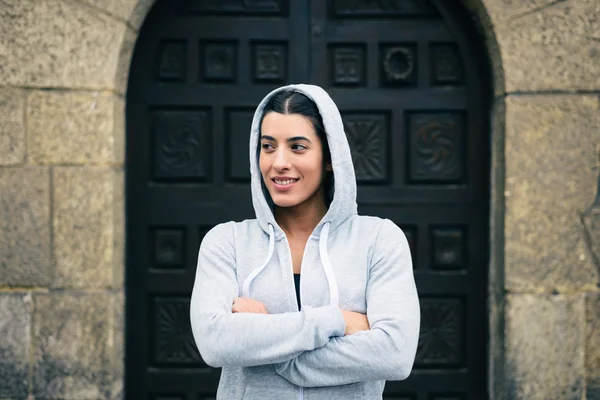 Succesvolle stedelijke fitness vrouw in de straat — Stockfoto