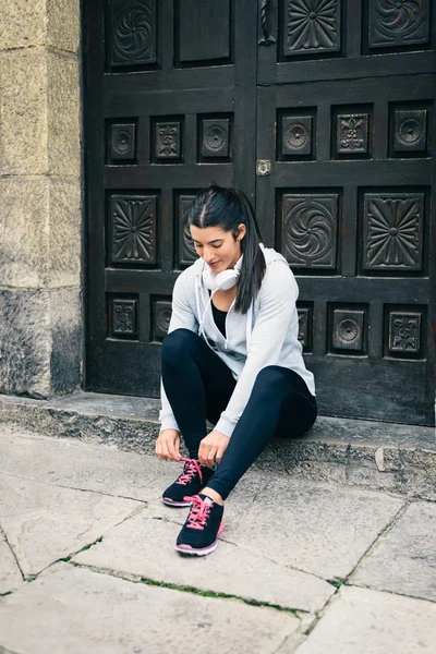 Fitness urban woman ready for workout — Stock Photo, Image