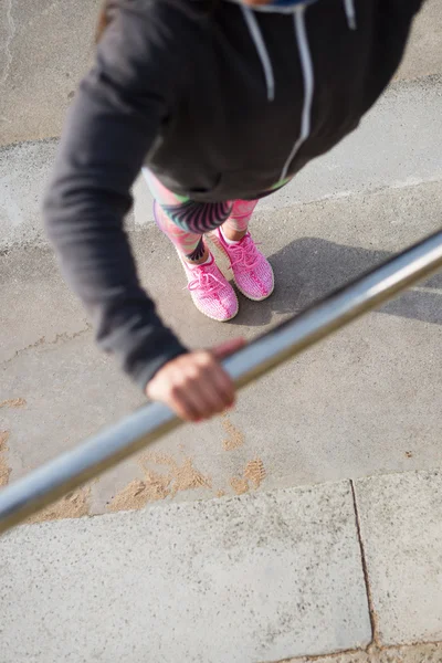 Entrenamiento de flexiones urbanas —  Fotos de Stock