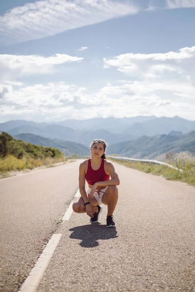 Sporty Fit Young Woman Resting Outdoor Running Training Mountain Road — Stockfoto