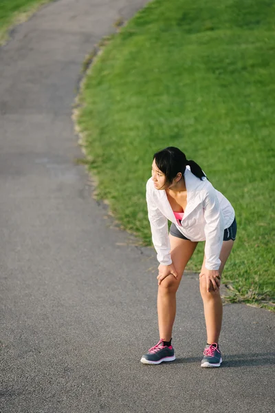 Athlète prenant un repos de course — Photo