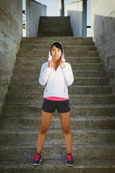 Esportivo asiático mulher ao ar livre — Fotografia de Stock