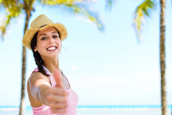 Vrolijke womman tropische zomer reizen — Stockfoto