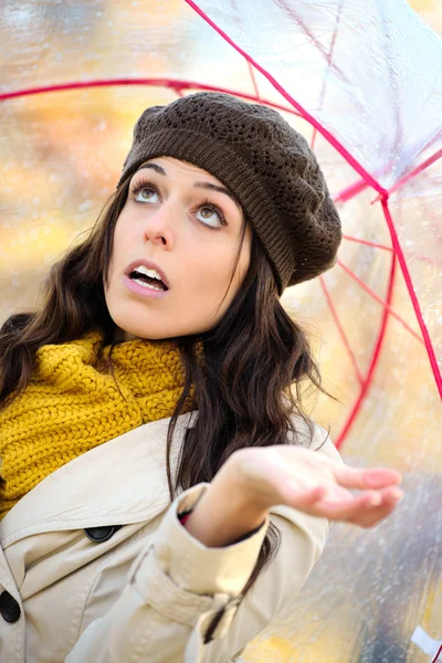 Woman under autumn rain — ストック写真